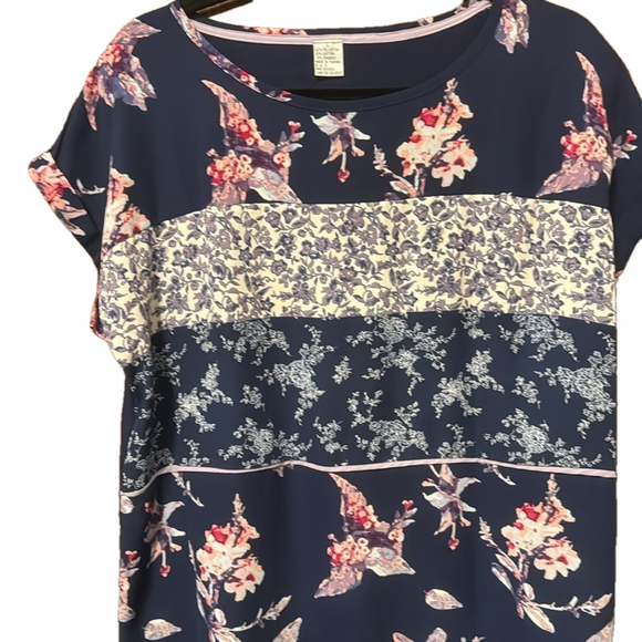 Beautiful Mixed Floral Pattern Blouse - Picture 2 of 5